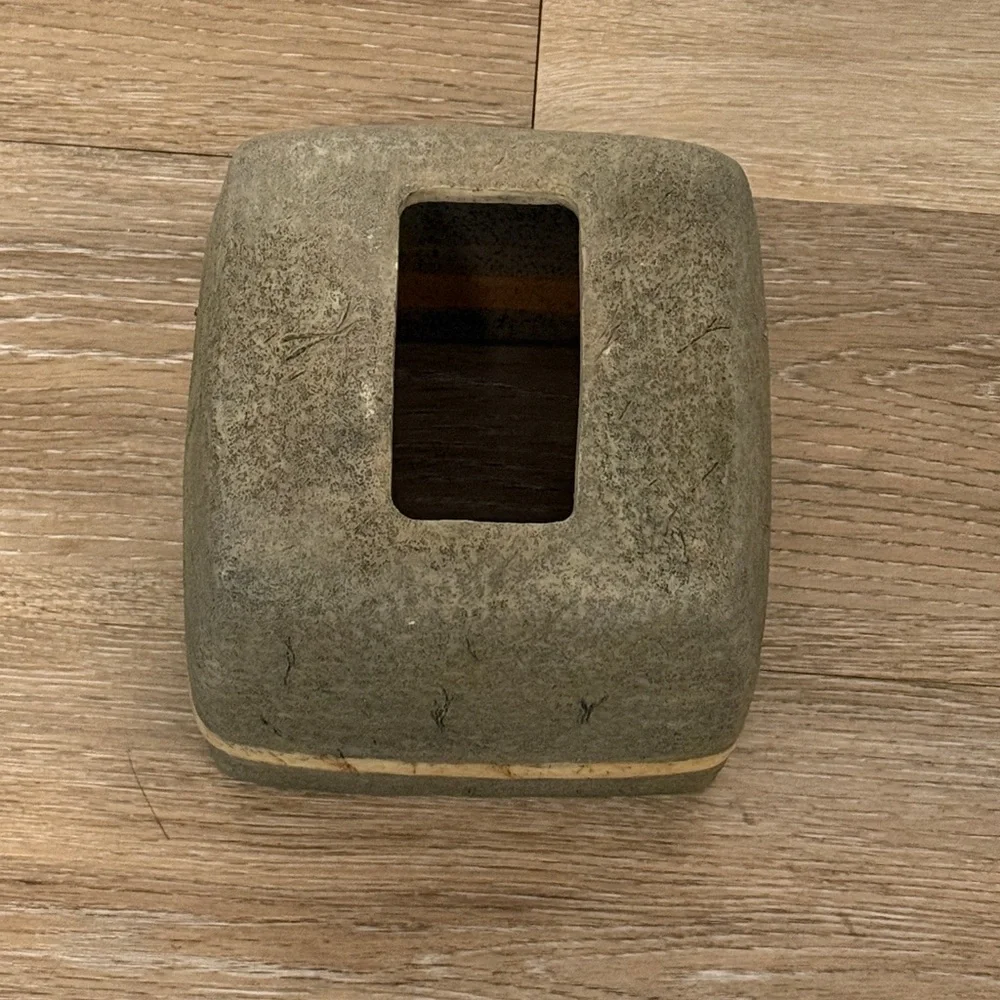 Wamsutta Bedrock Tissue Box Cover Resin Fossil Gray Green Beige Band Y2K